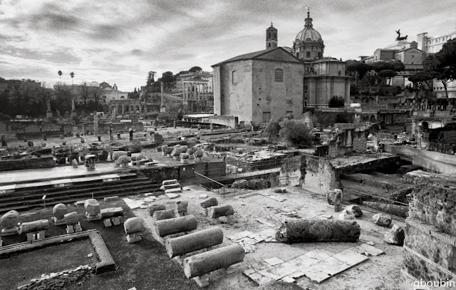 "Il forum" (Sujet : le forum - Rome ; Materiel : Canon A1, 24mm, APX100)