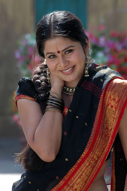Sangeetha in South indian Sarees, South Indian fashion for Sarees