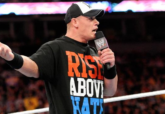 RESULTADOS DE WRESTLEMANIA COMPLETOS - Página 3 John+Cena+is+accosted+by+a+hysterical+Eve++-+February+20,+2012+WWE+Raw+SuperShow+20-02-2012