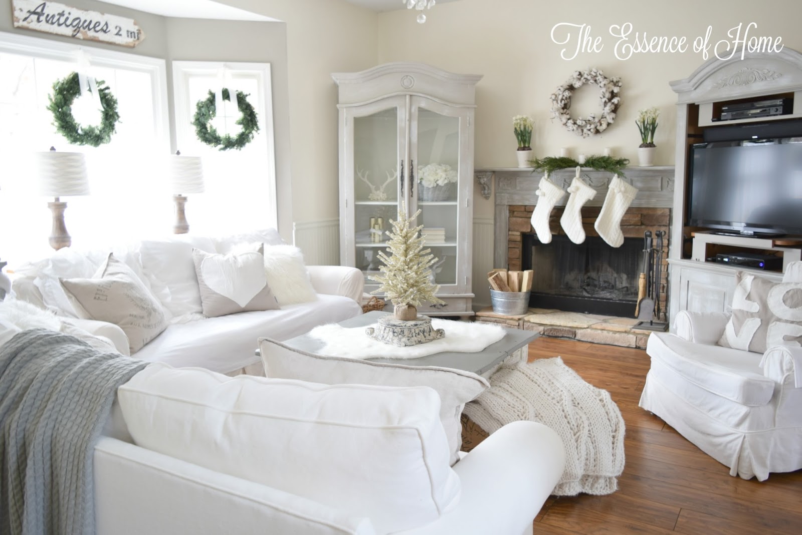 The Essence of Home It's a White Christmas! Home Tour