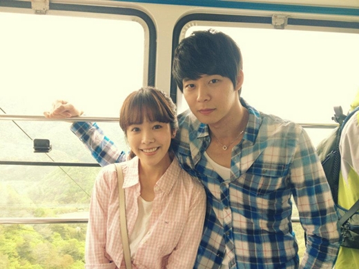 [PICTURE] Yoochun & Han Ji Min go on a cable car date | Daily K Pop News
