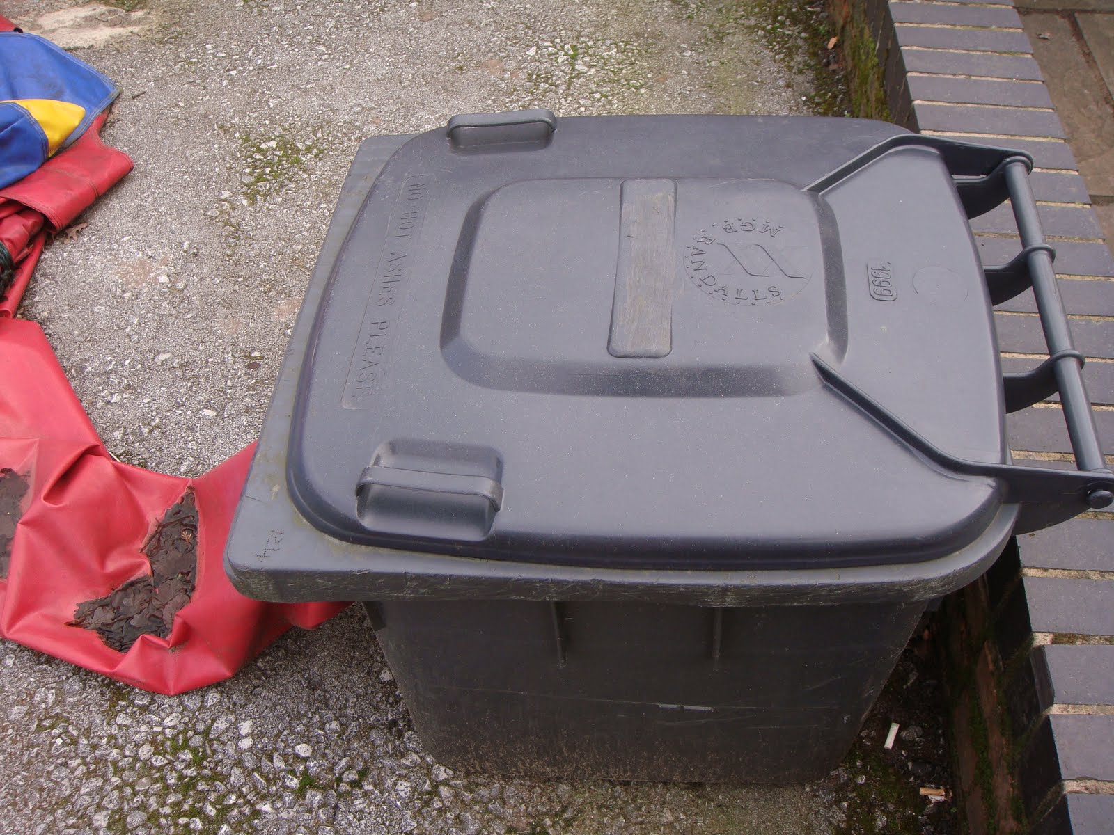 101 uses for a............... 101 uses for a wheelie bin