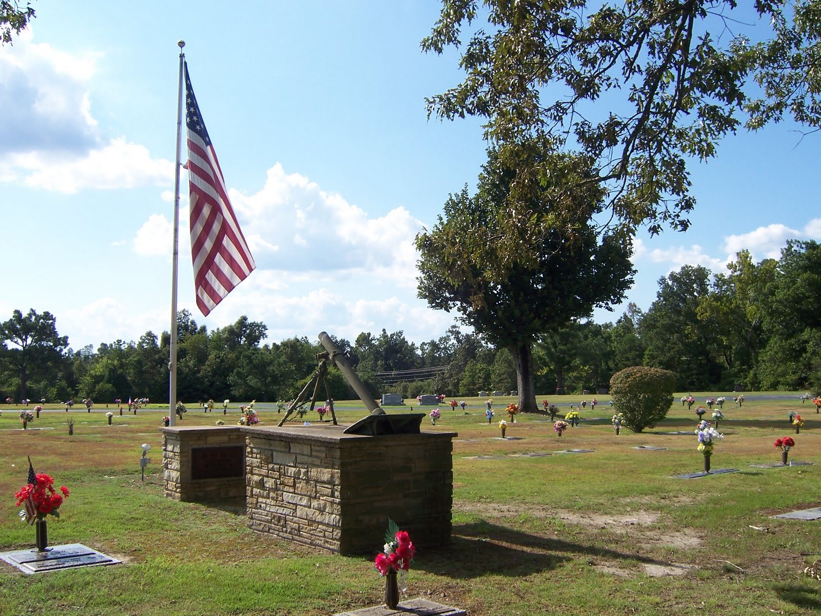 Cemeteries of Baxter County, AR Baxter Memorial Gardens is at the edge of Mountain Home on