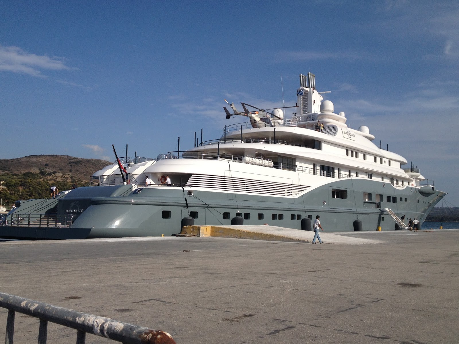 VOUTOSPRESS.GR: UAE billionaire Abdullah Al Futtaim yacht, &ldquo;My Radiant