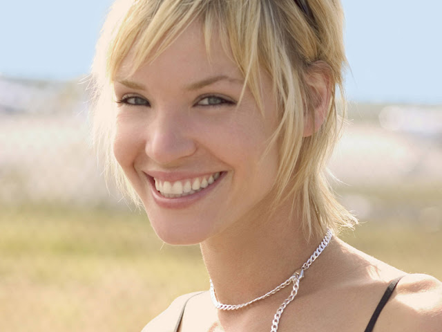 Hot Pictures of Ashley Scott