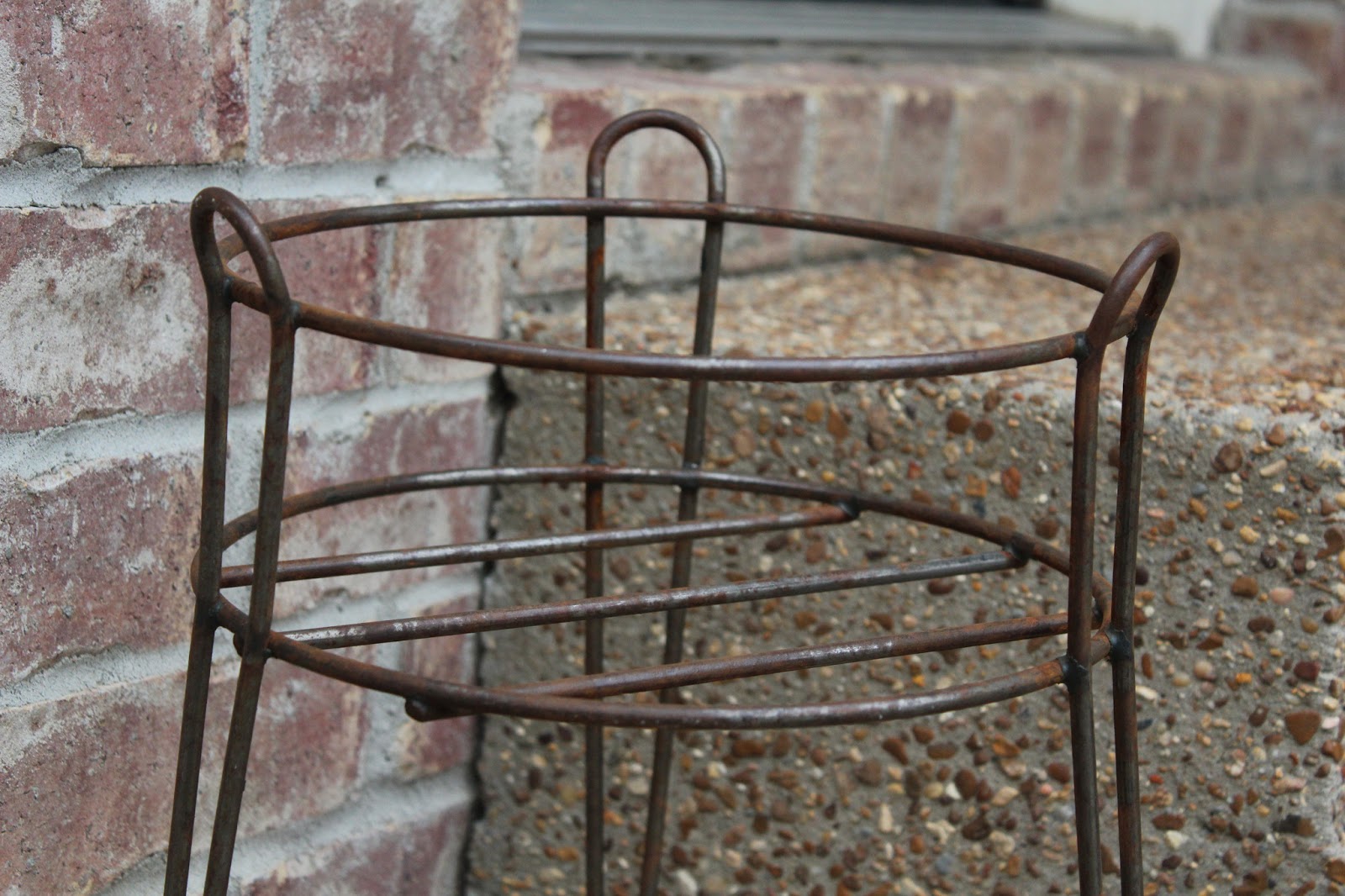 Callie's Crafts Spray Painted Plant Stand