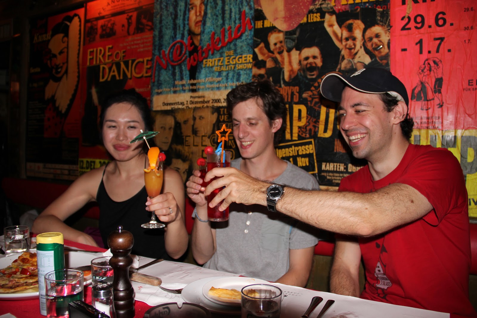 que fait un crocodile quand il en rencontre un autre