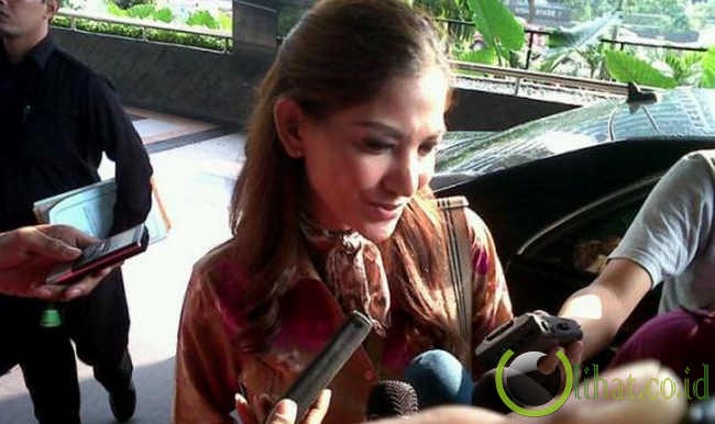 berita hots terbaru: 7 Selebritis Indonesia yang Menggugat Cerai Suami