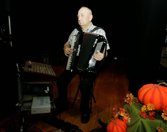 Hutchinson Herald, Menno, South Dakota October 22, 2014