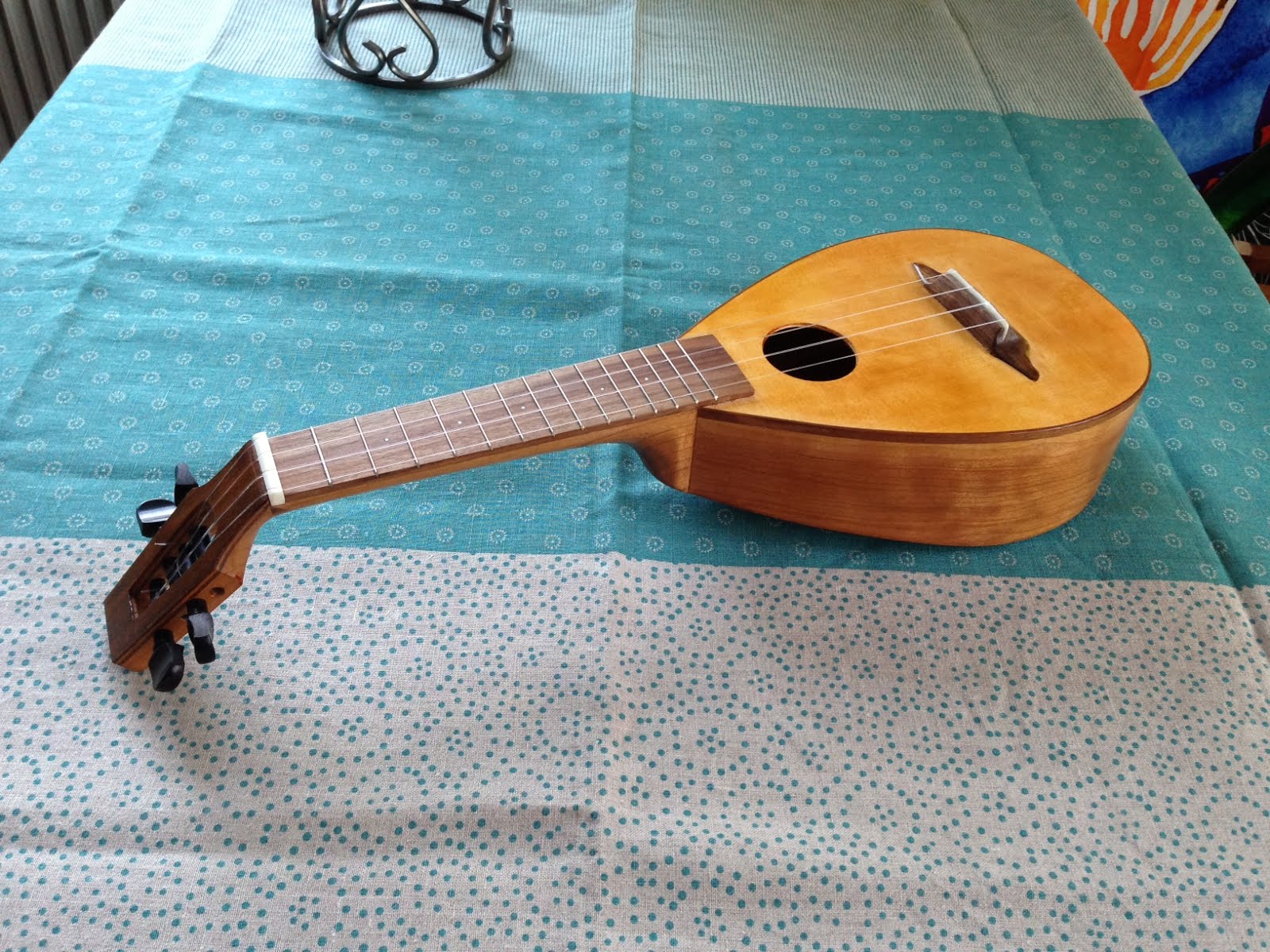 Argapa Ukuleles one size louder Mock lute / ukulute done