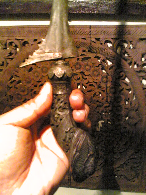 Badai Mencak Kelambit Biru: Pendatang Baru : Keris Penyalang Minang dari Jelebu Negeri Sembilan