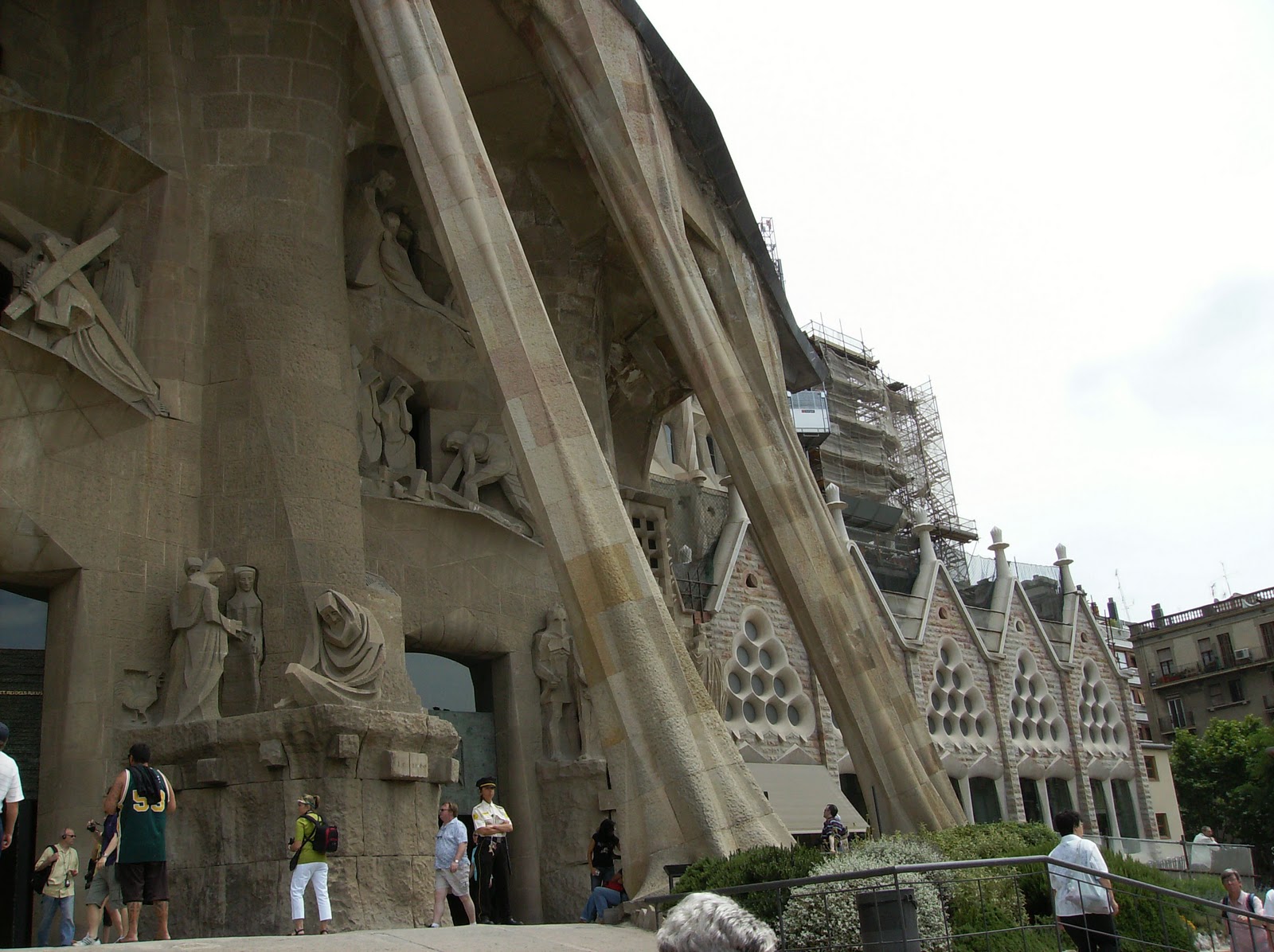 vivo per lei tourist pictures la sagrada familia; exterior
