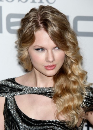 Trouble Celebrity Taylor Swift Prom Hairstyles