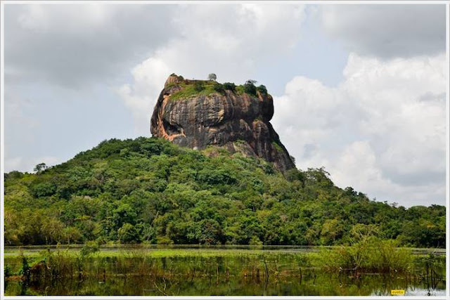 نقره لتكبير أو تصغير الصورة ونقرتين لعرض الصورة في صفحة مستقلة بحجمها الطبيعي