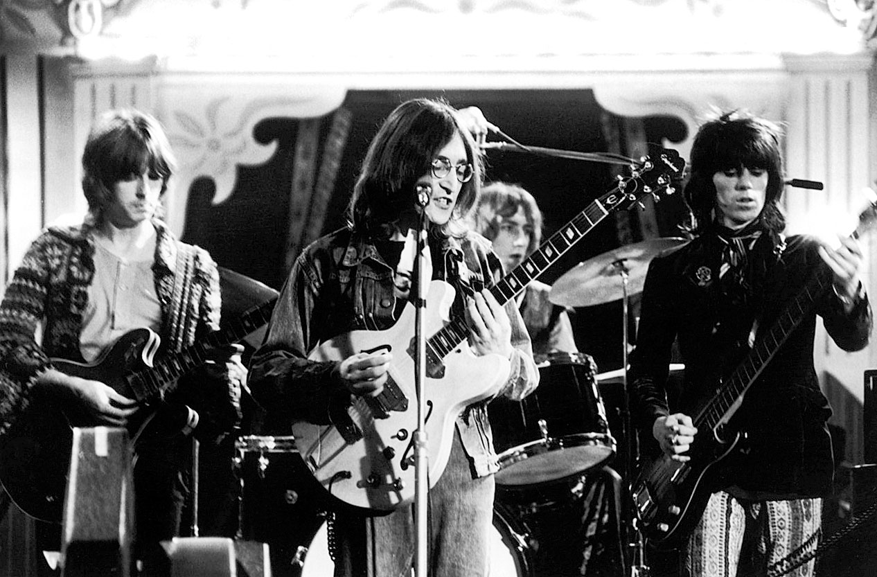 http://1.bp.blogspot.com/-w-gDBNP-C9s/TnOtCPfTNQI/AAAAAAAALLs/Sda_2v3BSCw/s1600/Eric-Clapton%252C-John-Lennon%252C-Mitch-Mitchell-and-Keith-Richards-Rock-and-Roll-Circus-1968.jpg