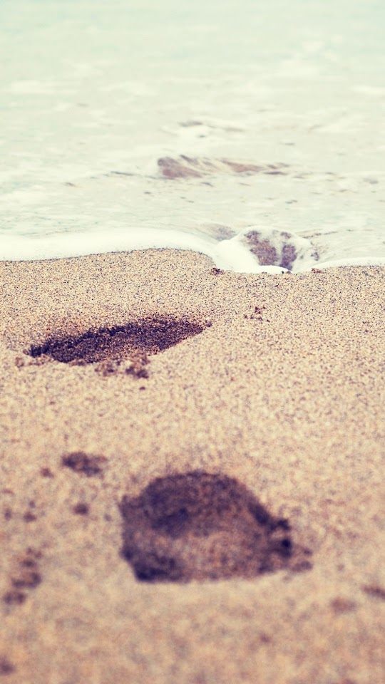 Footprints On The Beach Android Wallpaper