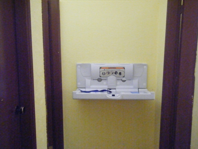 WC com trocador para bebes