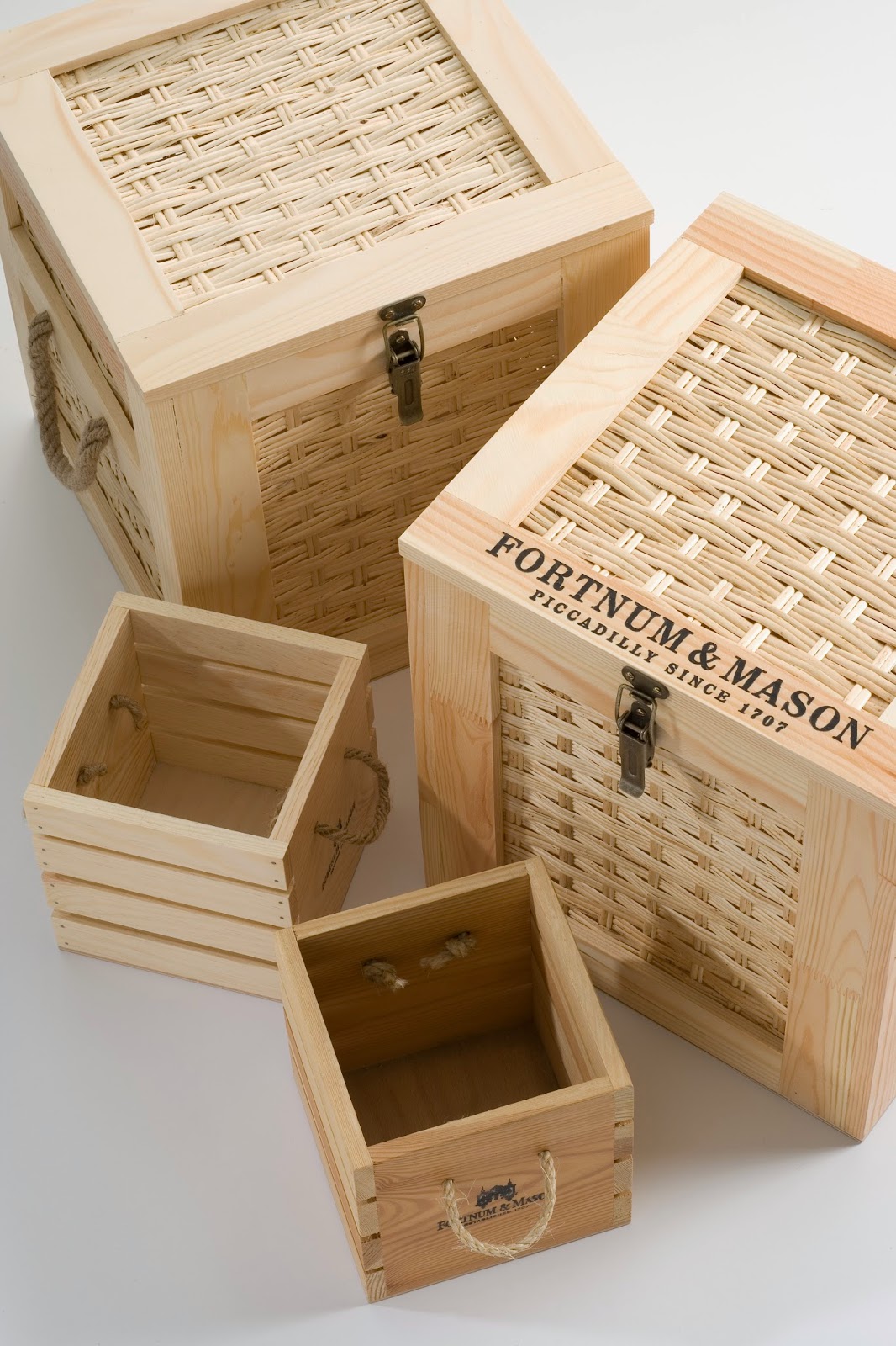 Wood Presentation Boxes Impress Your Clients With A Hamper Gift Box!