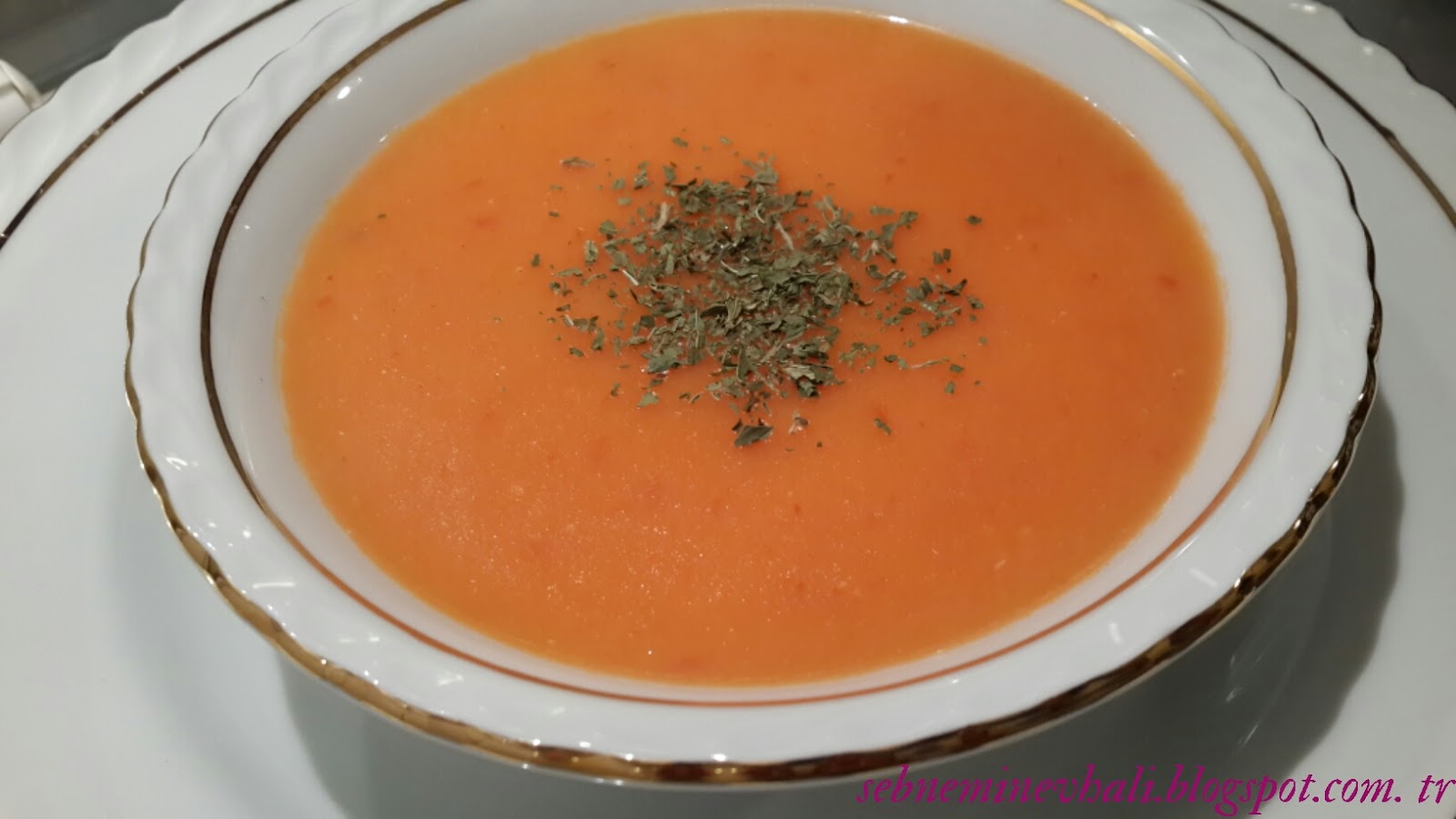 sebnem in ev hali yogurtlu domates corbasi