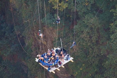 [Image: hanging_jacuzzi_from_swiss_gueuroz_bridge_23.jpg]