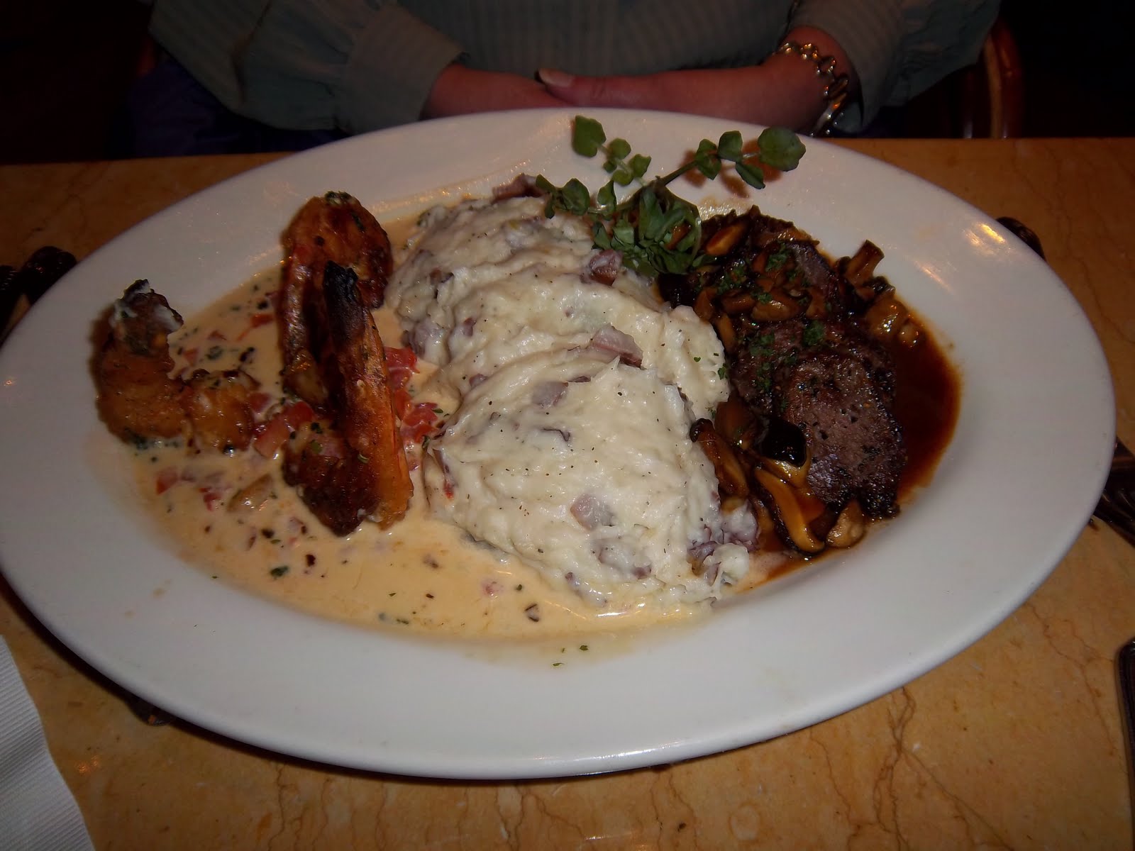 HayleysMom on Vegas Restaurant Review Cheesecake Factory at The Forum