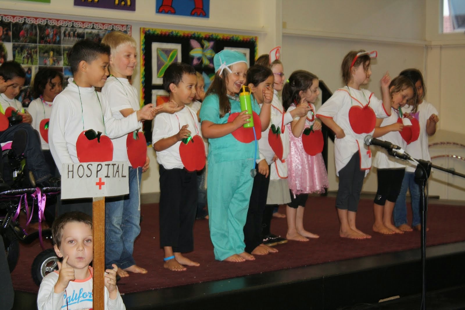 B6 children in the finals of the School Talent Quest.