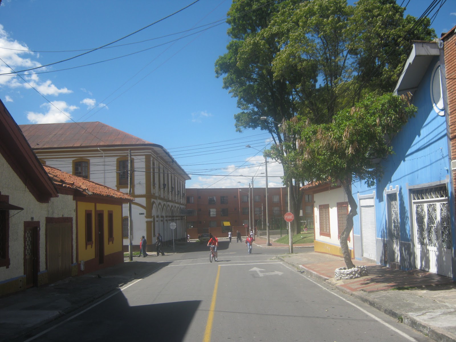 EL PEATÓN Cien años del barrio San francisco Javier de Bogotá, AMDG