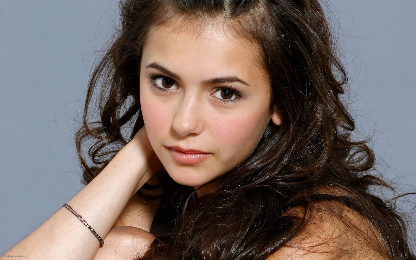 http://1.bp.blogspot.com/-wA7Br89DgW8/TiSv_52uykI/AAAAAAAACxc/axEESQqgw7o/s1600/Nina+Dobrev+%252824%2529.jpg