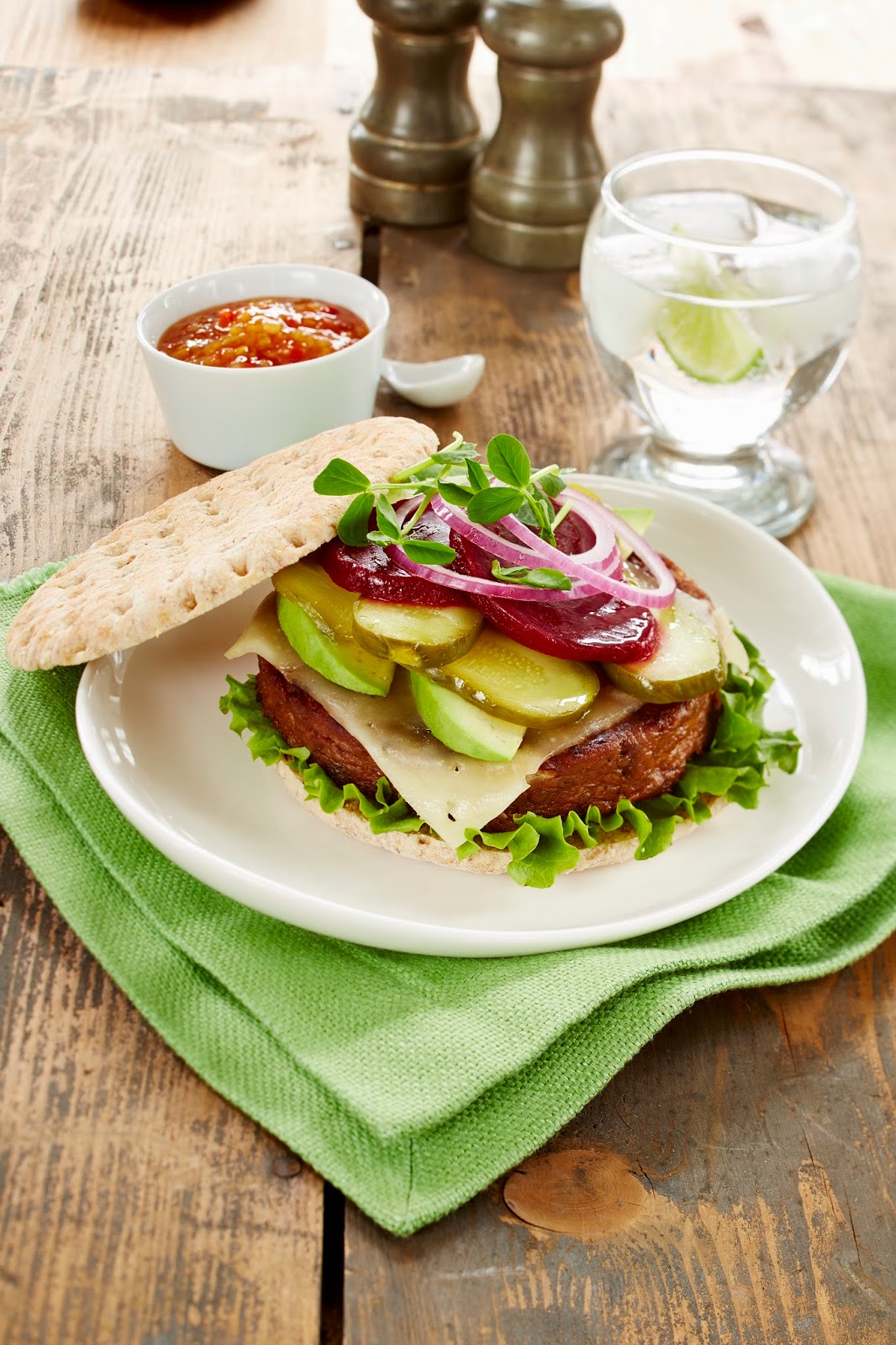 Burger et les cornichons Bick's BicksBurger Etre Radieuse par