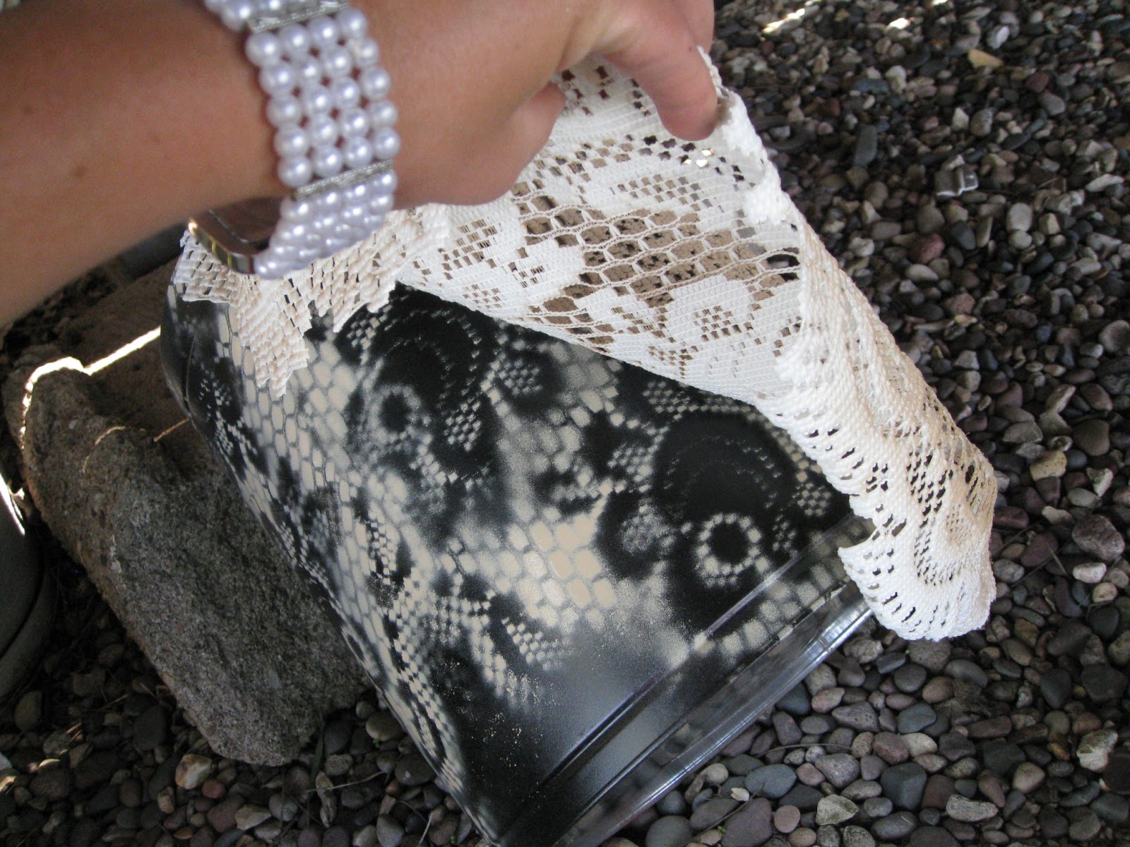 Kammy's Korner Spray Paint, Doilies, and Popcorn Tins