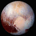 От данните, изпратени от New Horizons, става ясно защо повърхността на Плутон е червено-кафява