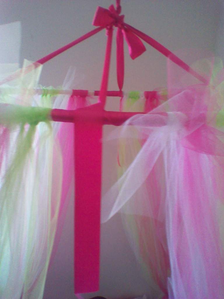 Princess Dazzle How to make a tulle bed canopy!