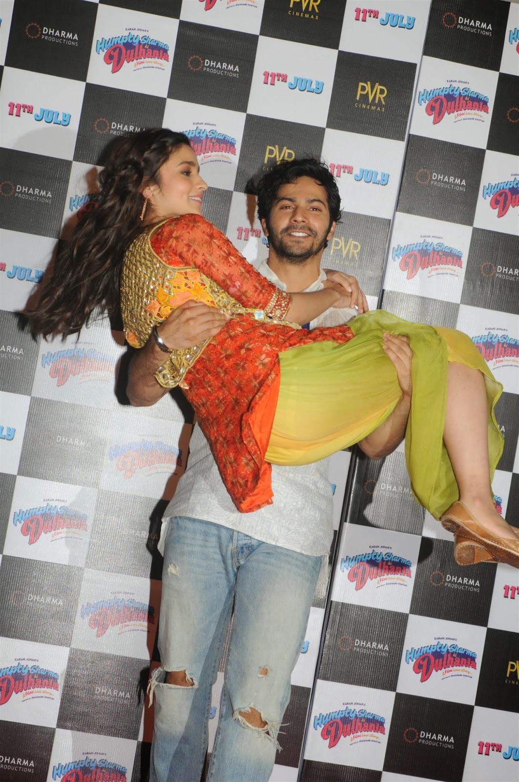 High Quality Bollywood Celebrity Pictures: Alia Bhatt Looks Sexy At