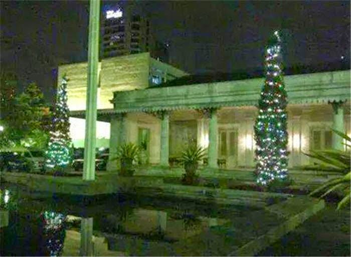 Jokowi Membuat Pohon Natal | ust bernard abdul jabar mantan pendeta ketua fui Jokowi Membuat Pohon Natal | ust bernard abdul jabar mantan pendeta ketua fui