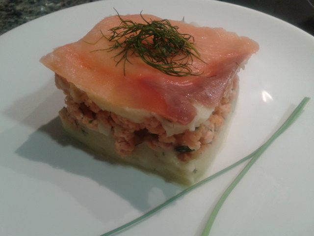 Milhojas De Salmón Y Parmentier Al Eneldo, Buen Menú De Lunes.
