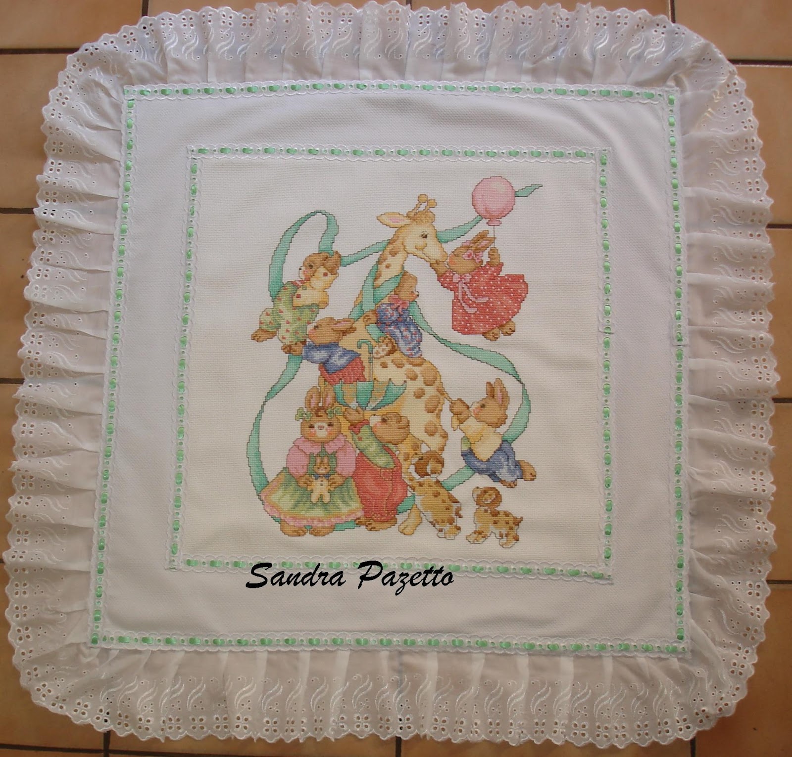 SANDRA PAZETTO PONTO CRUZ: MANTA BORDADA EM PONTO CRUZ