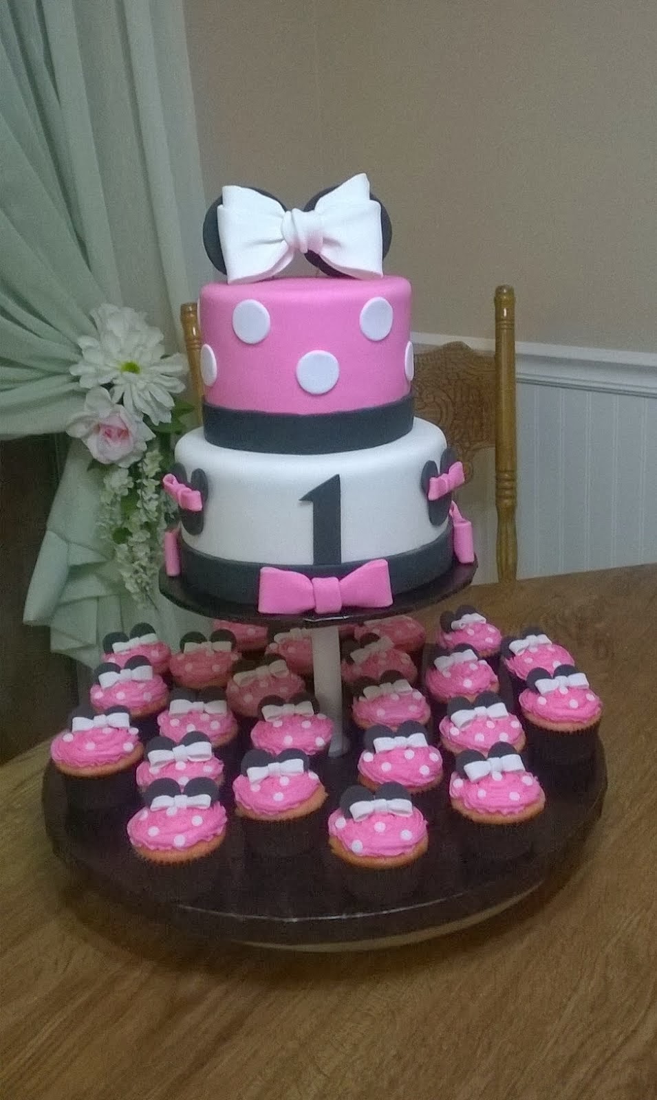 Minnie Mouse Cup Cake Tree
