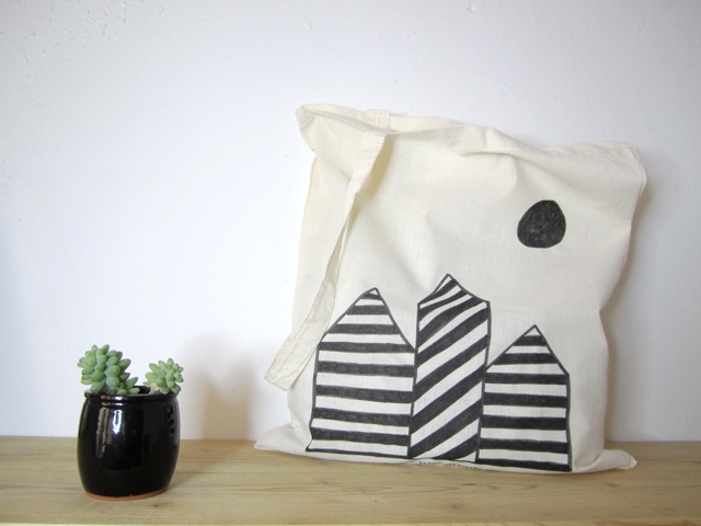 Houses handpainted bag by Niola