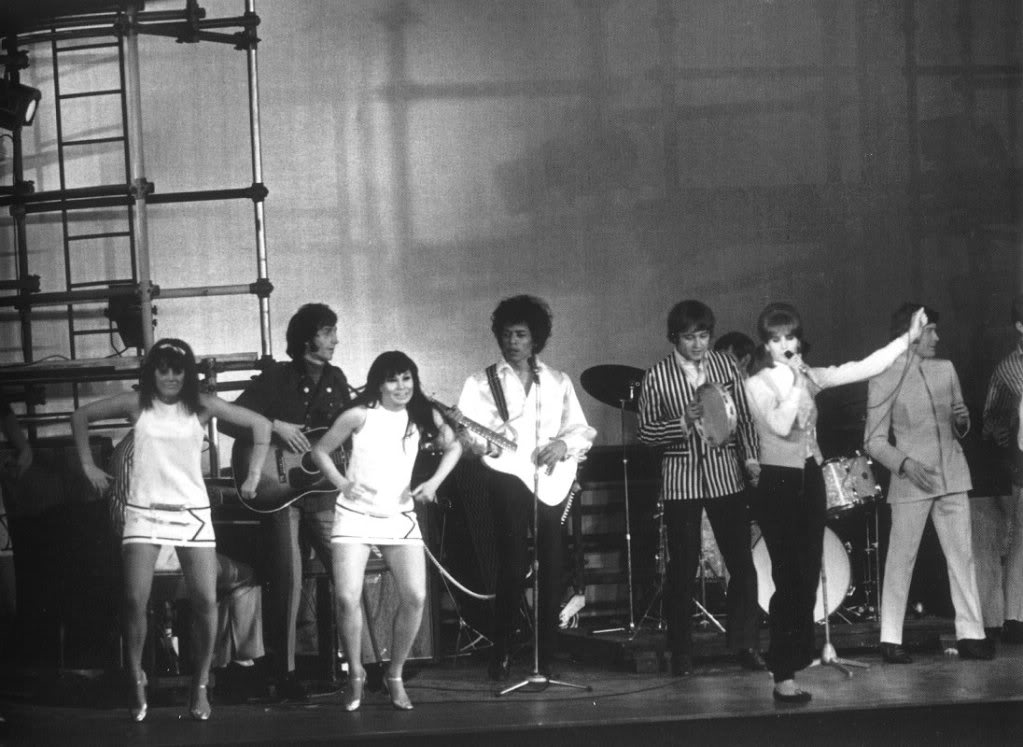 Gyrating Dynamism Bleiblog Legend