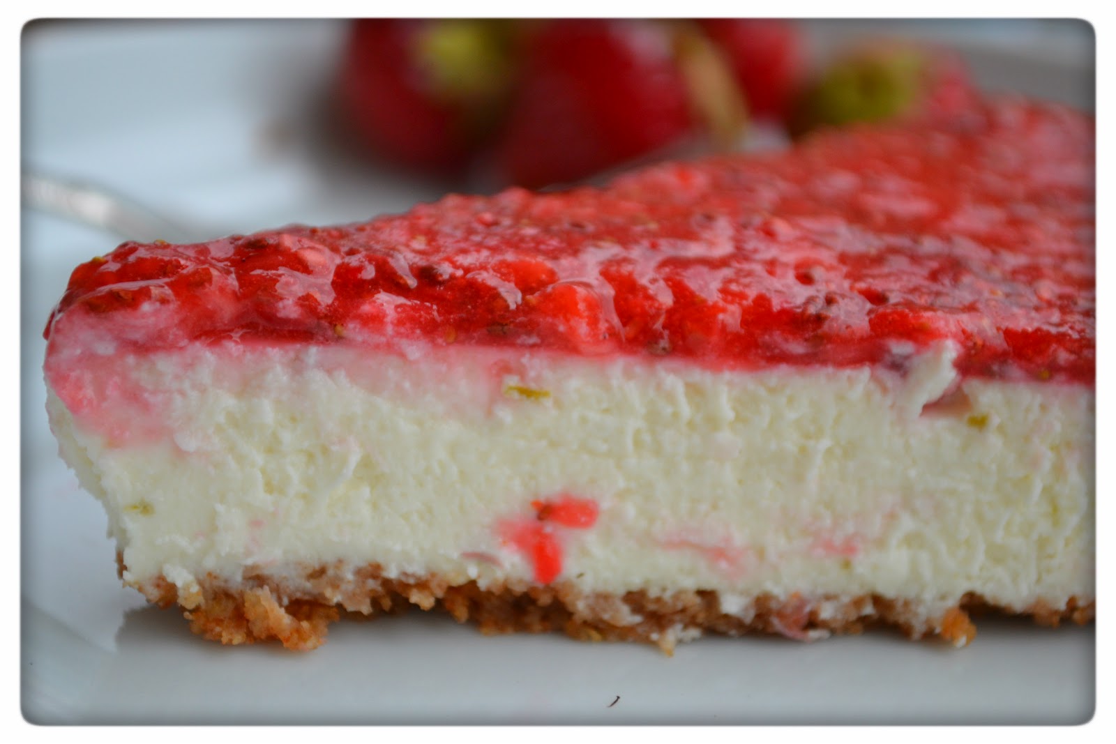 Tasty Health Nyttig proteincheesecake med jordgubb och chiafrötopping