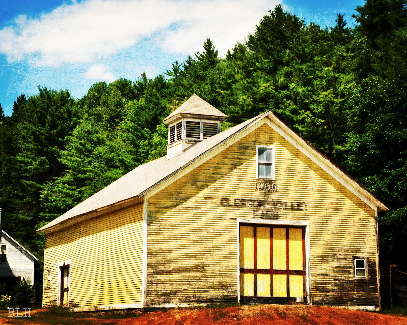 Commonplace Beauty Photography Yellow barn…