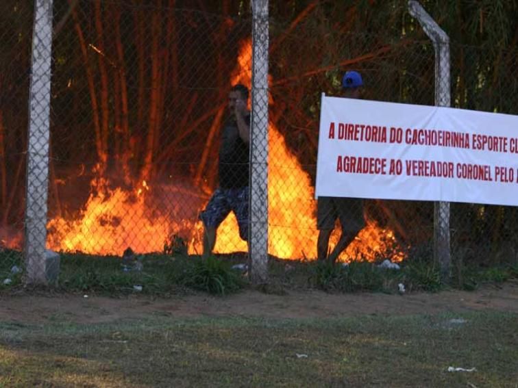 INCÊNDIO EM MATO