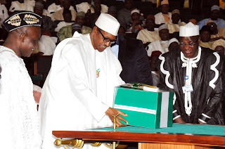 President Buhari presenting the 2016 Budget