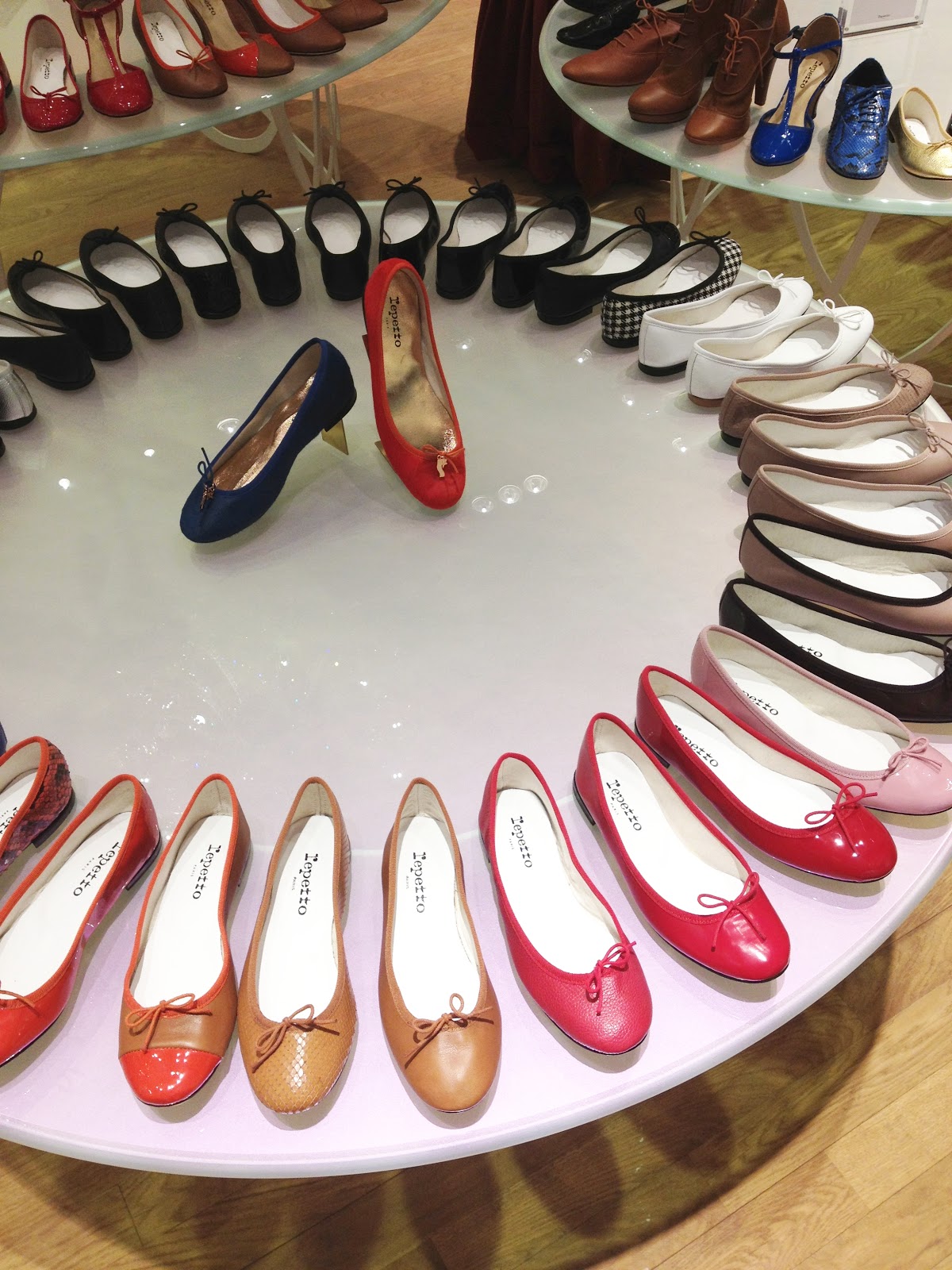 bobochic miss b loves....the biggest shoe store in the world (Dubai