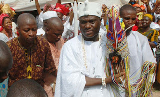 Ooni of ife, Oba Enitan Ogunwusi presented with Aare crown