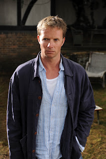 Rupert Penry-Jones plays Ollie