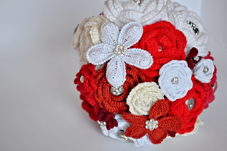 Hooking on Madrid's Metro: How to Make a Crochet Flower Bouquet