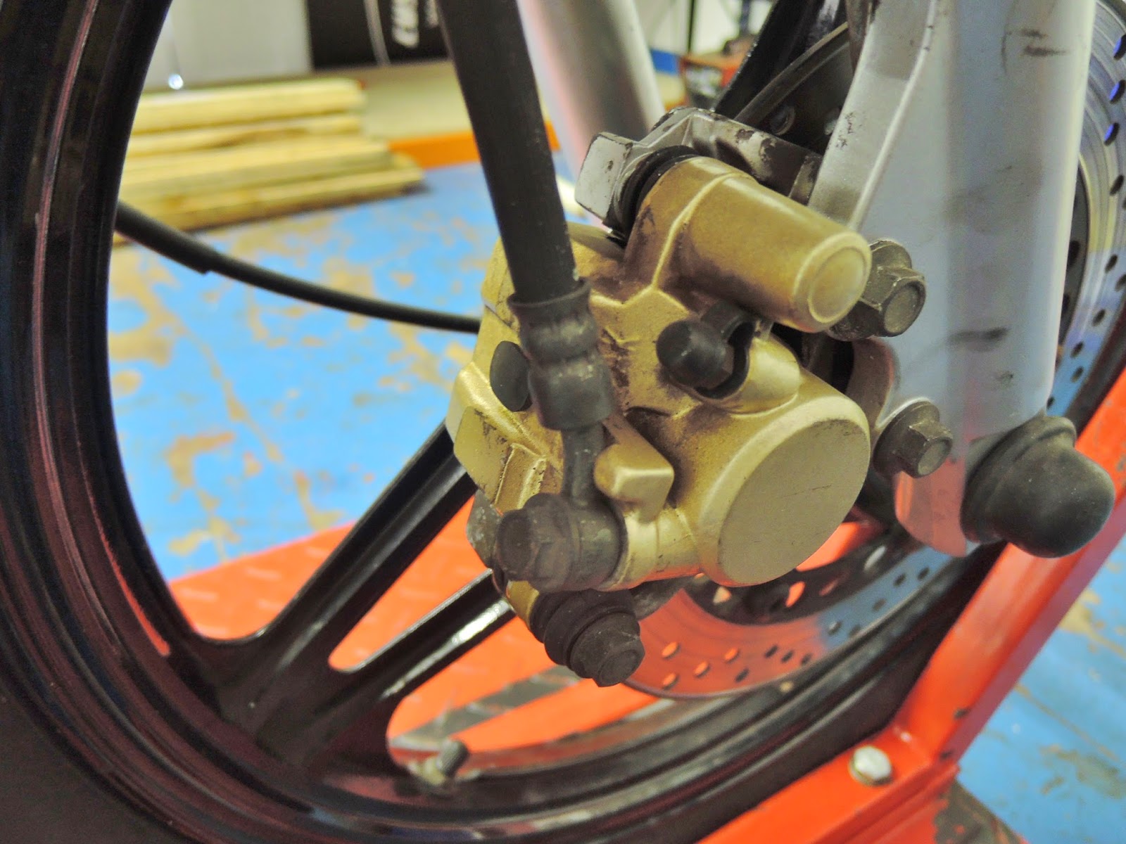 Yamaha YBR 125 Owner Blog Yamaha YBR 125 Brake caliper removal