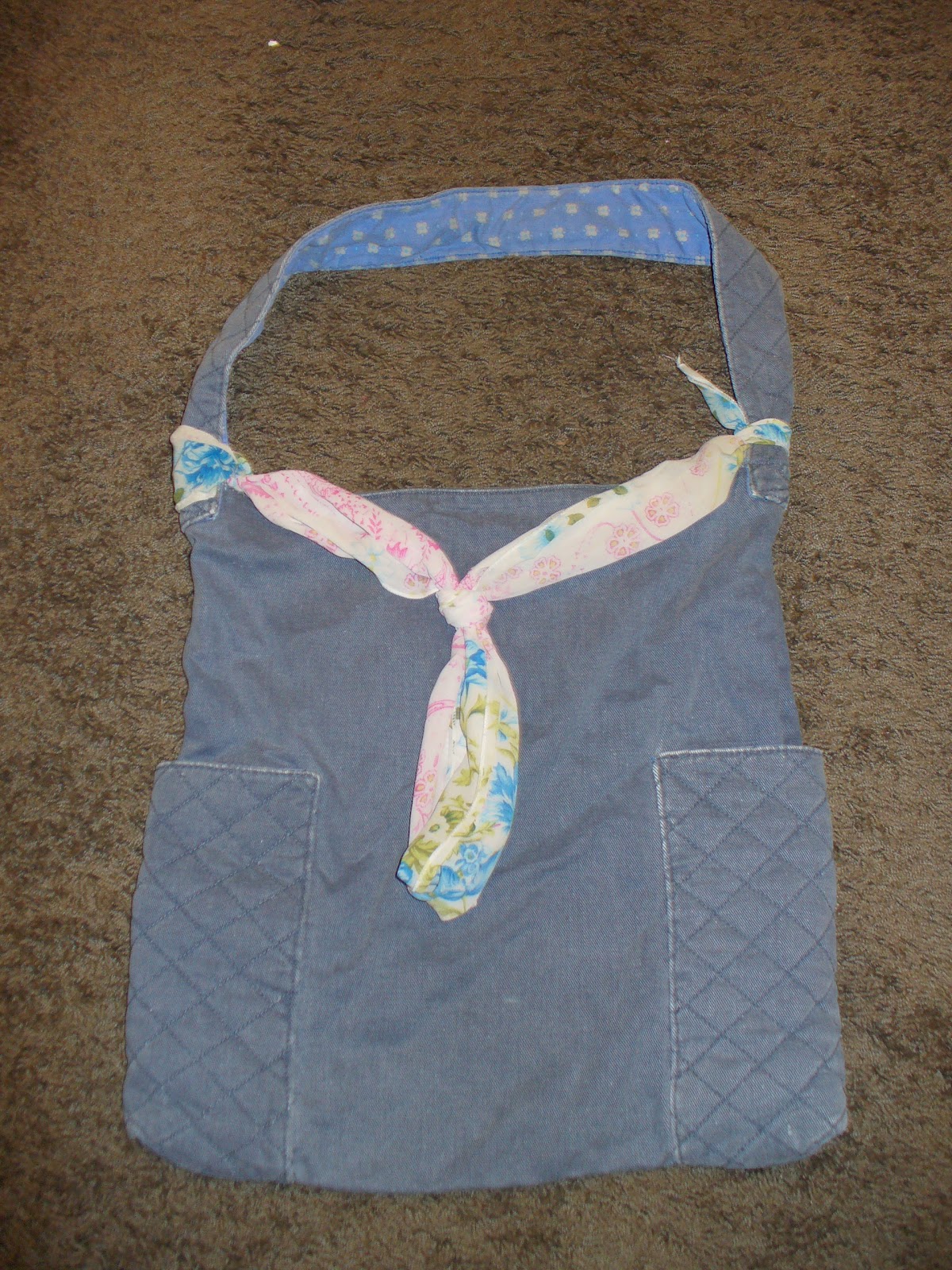 Kai Leigh Bow 22 Ways to Make a Boring Bag Exciting Using Only a Scarf.