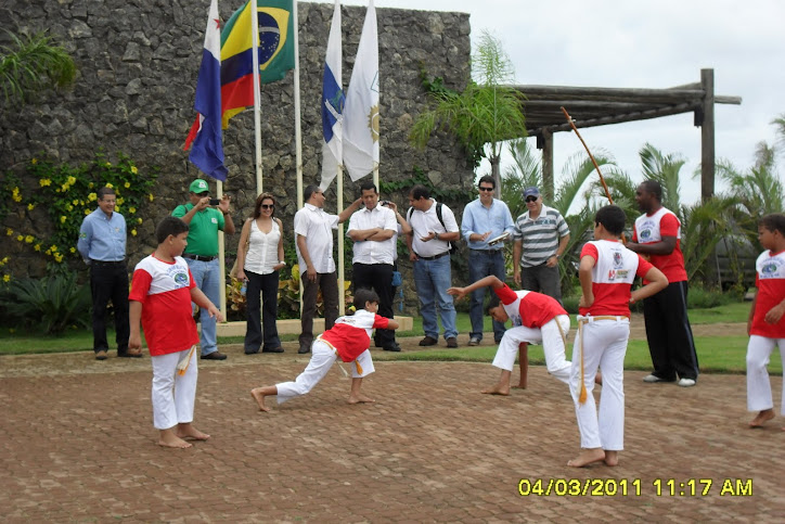 O GRUPO DA ANIMAÇÃO CULTURAL DO CEDNA  SE APRESENTANDO NO COMPLEXO PORTUÁRIO DO AÇU